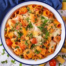 Macaroni and Chicken Gratin with Red Sauce